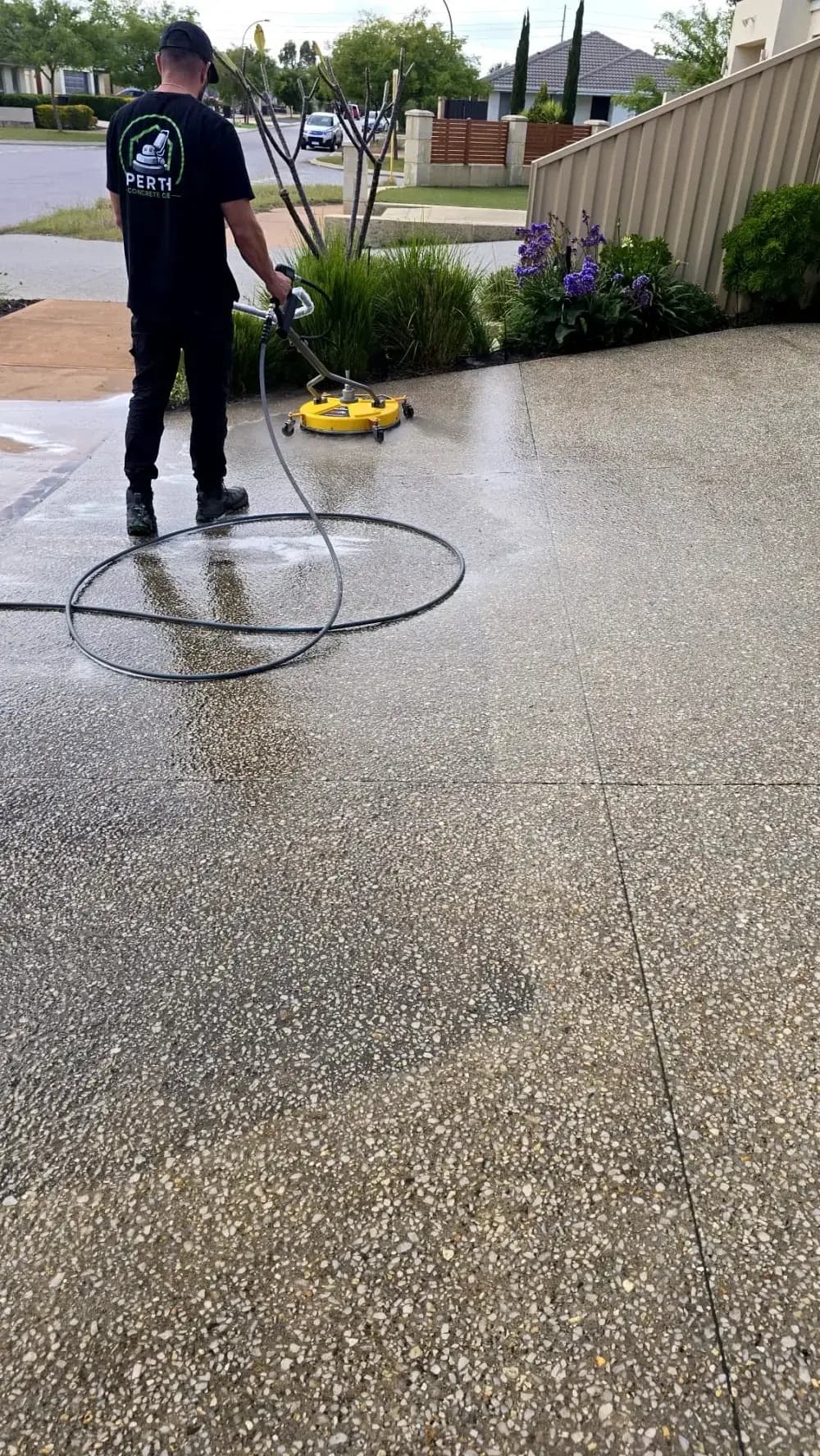 Pressure washing an exposed aggregate driveway with a surface cleaner in Perth