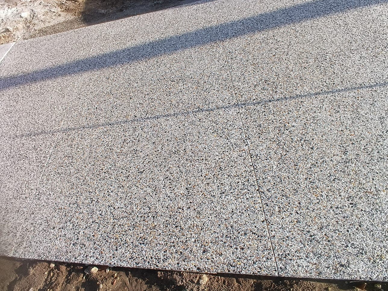 Exposed concrete pathway with decorative aggregate